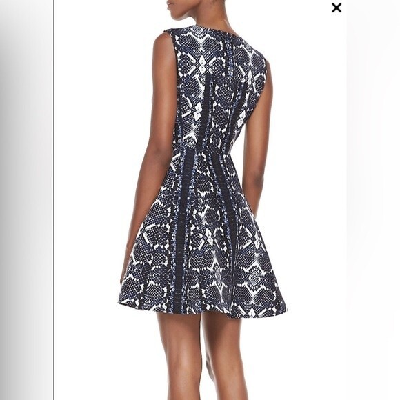 Nanette Lepore Size 10 Love Bites Snake Print Dress Blue Black Fit and Flare - Picture 5 of 11
